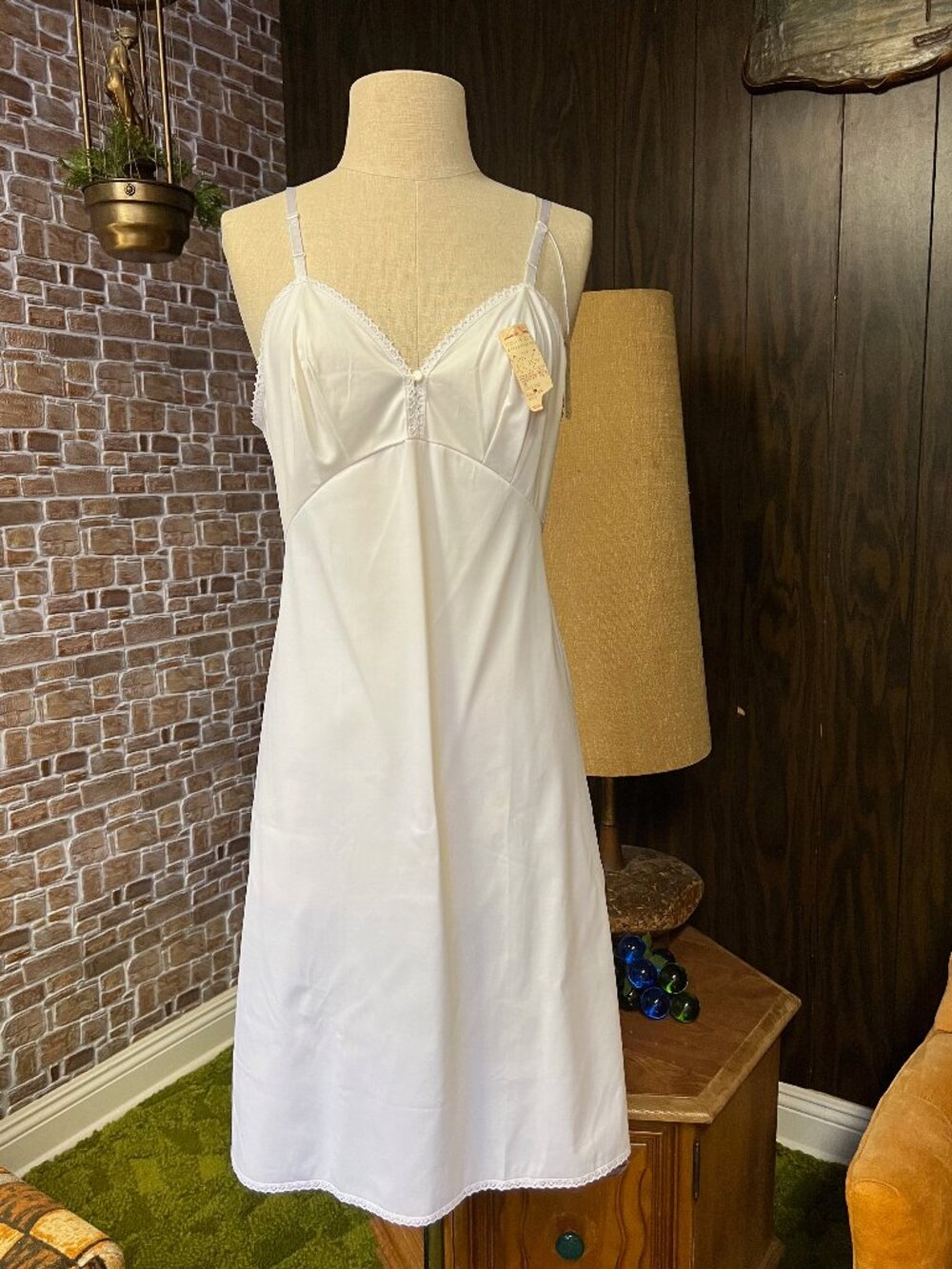 NWT Vintage 70s Vanity Fair Lace Trim Nylon Slip White Size 34 Small